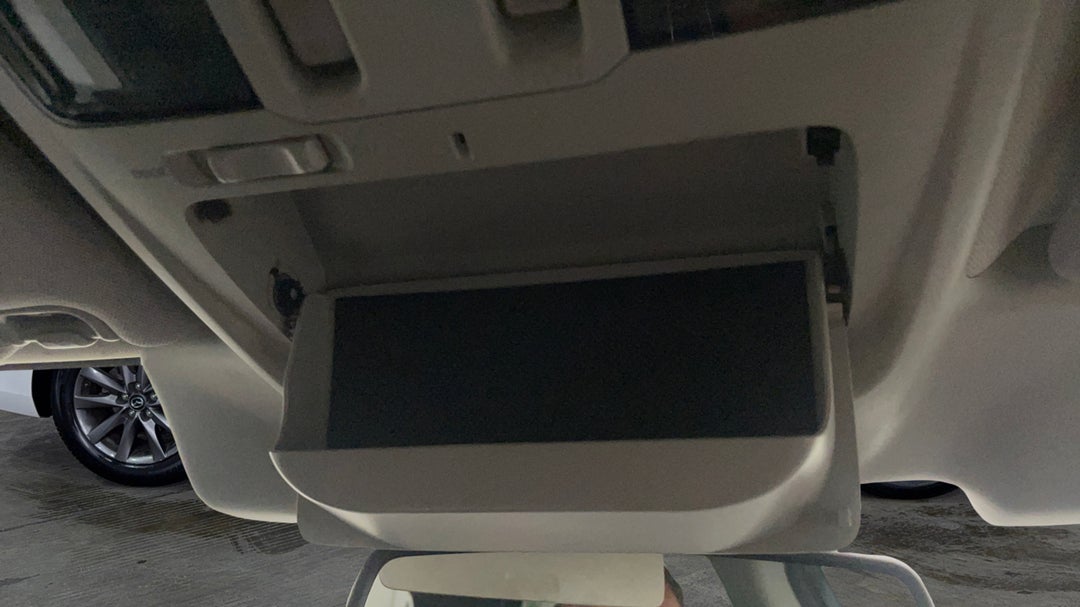 On-Roof Controls/Sunglass holder