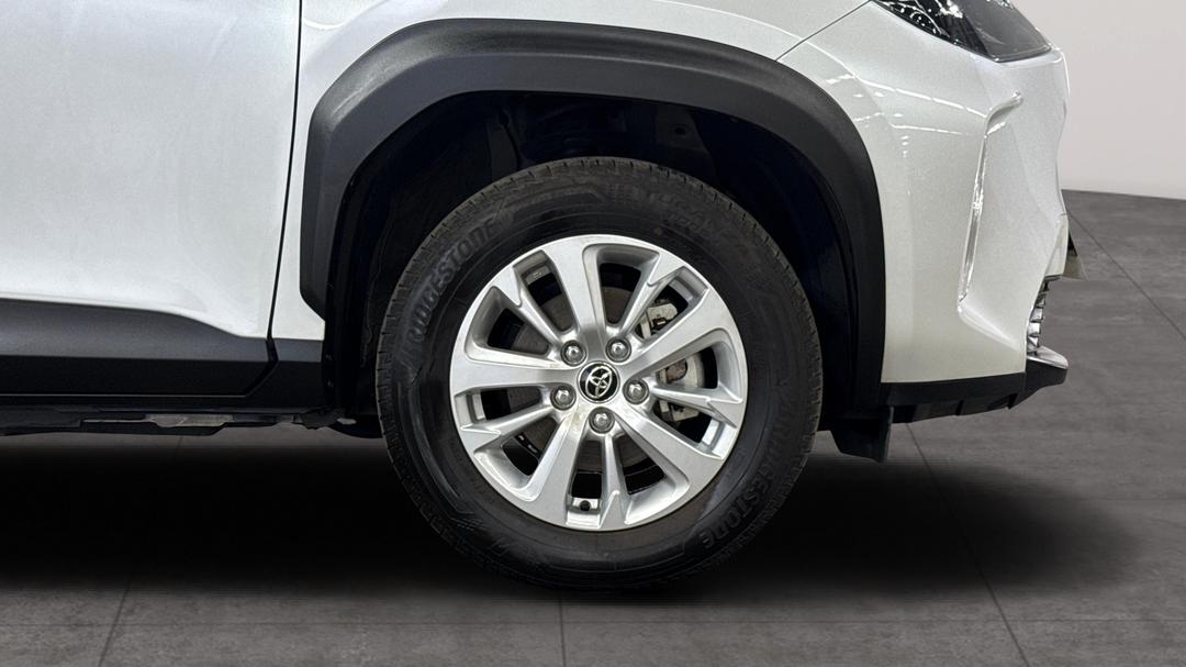 2024 Toyota Yaris Cross Gx Hybrid, Automatic, 26552 km, Right Front Wheel