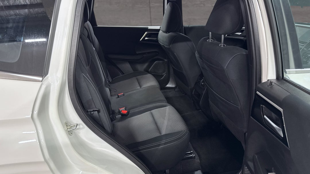 2023 Mitsubishi Outlander Es 7 Seat (2WD), Automatic, 51642 km, Right Side Rear Door Cabin View