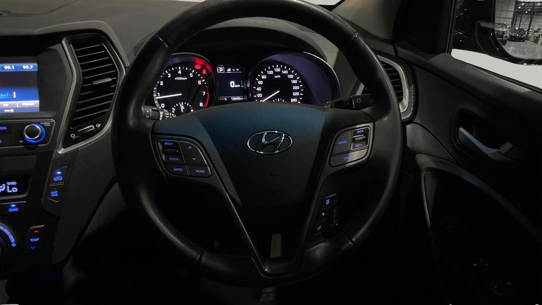 2016 Hyundai Santa Fe 30 Special Edition, Automatic, 139492 km, Steering Wheel Close-up