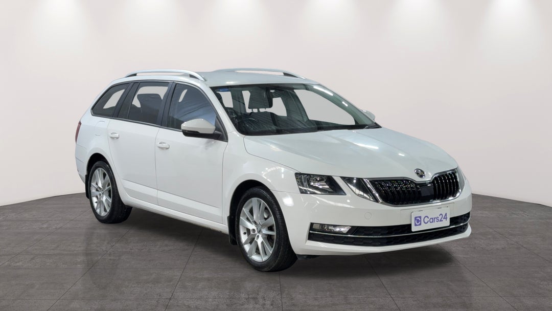 2017 SKODA Octavia 110 Tsi, Automatic, 146749 km, Right Front Diagonal (45- Degree) View