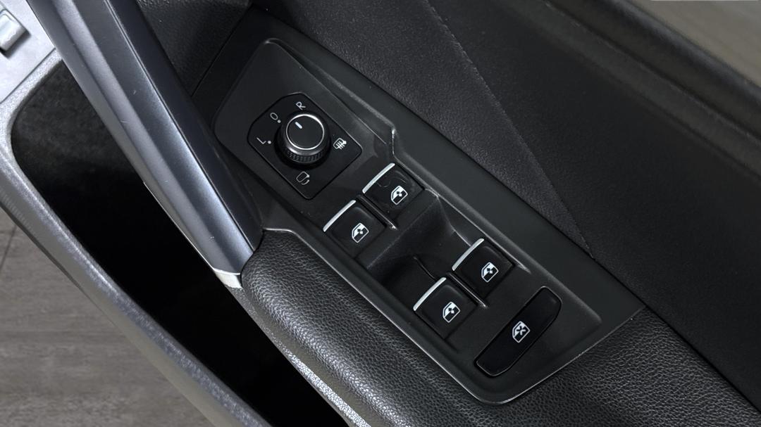 2018 Volkswagen Tiguan Allspace 110 Tdi Comfortline, Automatic, 142758 km, Drivers Side Door Panel Controls