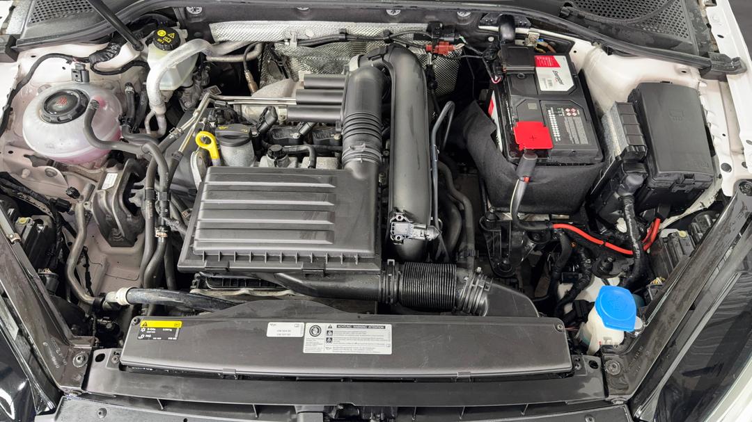 2017 Volkswagen Golf 110 Tsi Trendline, Automatic, 118407 km, Open Bonnet (Engine)