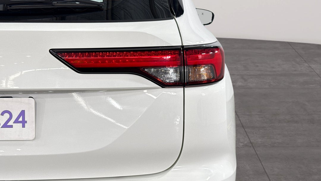 2023 Mitsubishi Outlander Es 7 Seat (2WD), Automatic, 51642 km, Badge (Boot Right Side)