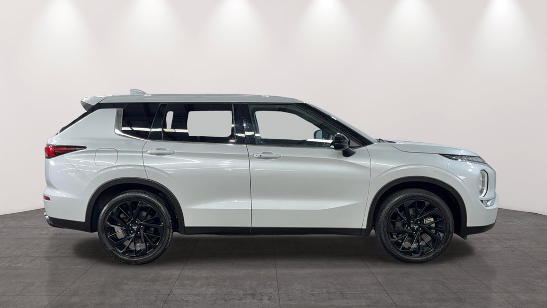 2023 Mitsubishi Outlander Ls Black Edition 7 Seat (2WD), Automatic, 24126 km, Right Side View