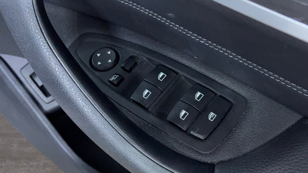 2018 BMW X1 Xdrive 25i, Automatic, 82620 km, Drivers Side Door Panel Controls