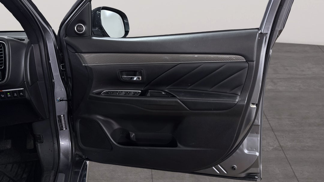 2020 Mitsubishi Outlander Phev Exceed 5 Seat (AWD), Automatic, 84513 km, Speaker View