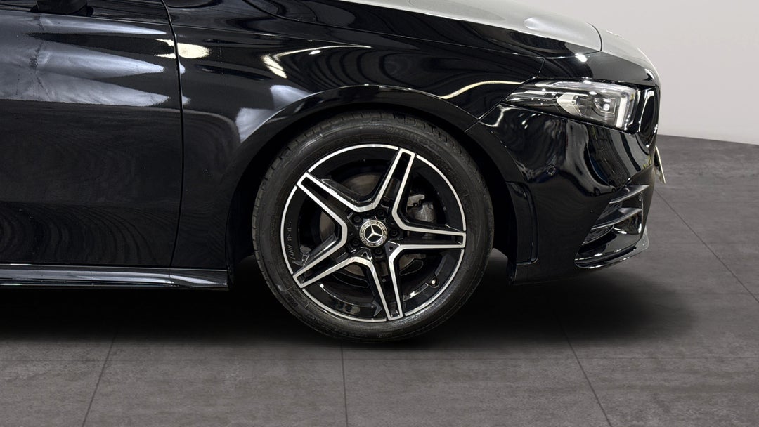 2022 Mercedes-benz A180 A180, Automatic, 18967 km, Right Front Wheel
