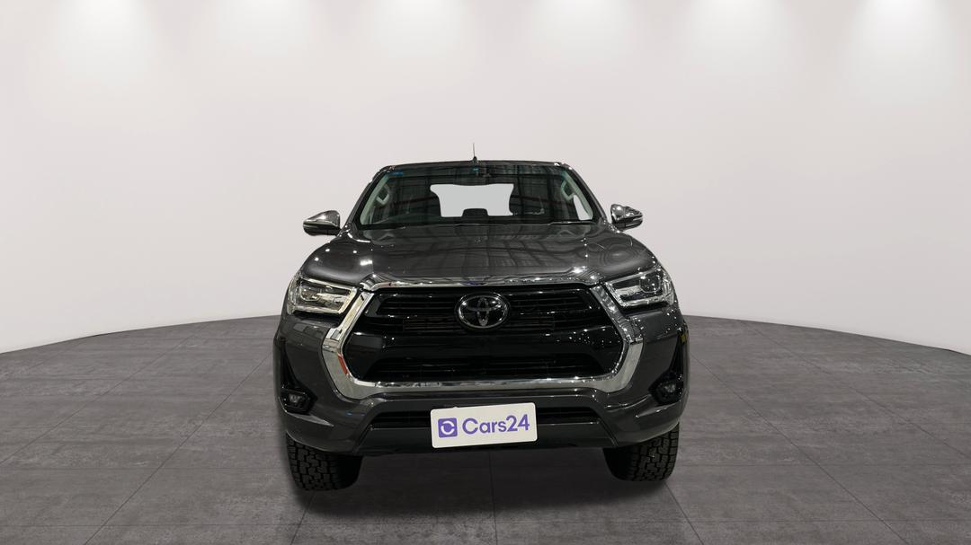 2021 Toyota Hilux Sr5 (4x4), Automatic, 56369 km, Front View