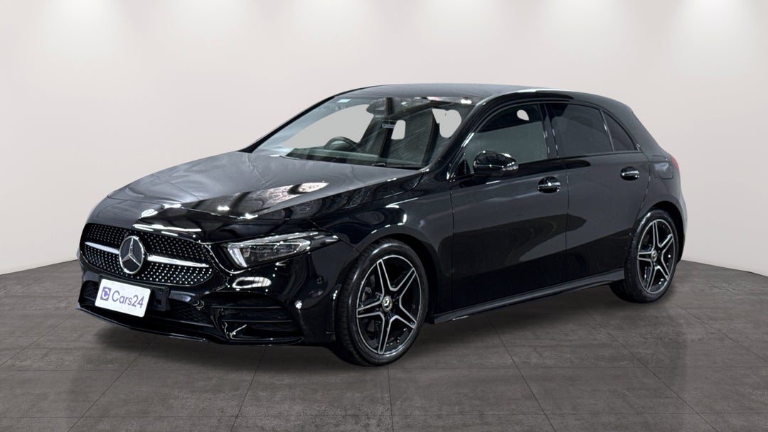 2022 Mercedes-benz A180 A180, Automatic, 18967 km, Left Front Diagonal (45- Degree) View