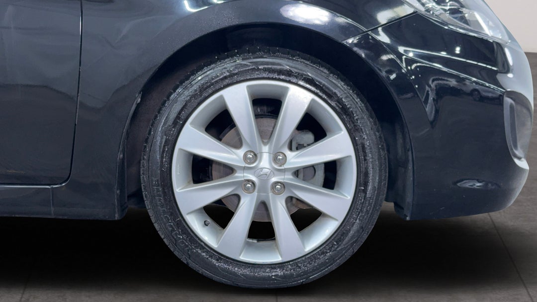 2018 Hyundai Accent Sport, Automatic, 121604 km, Right Front Wheel