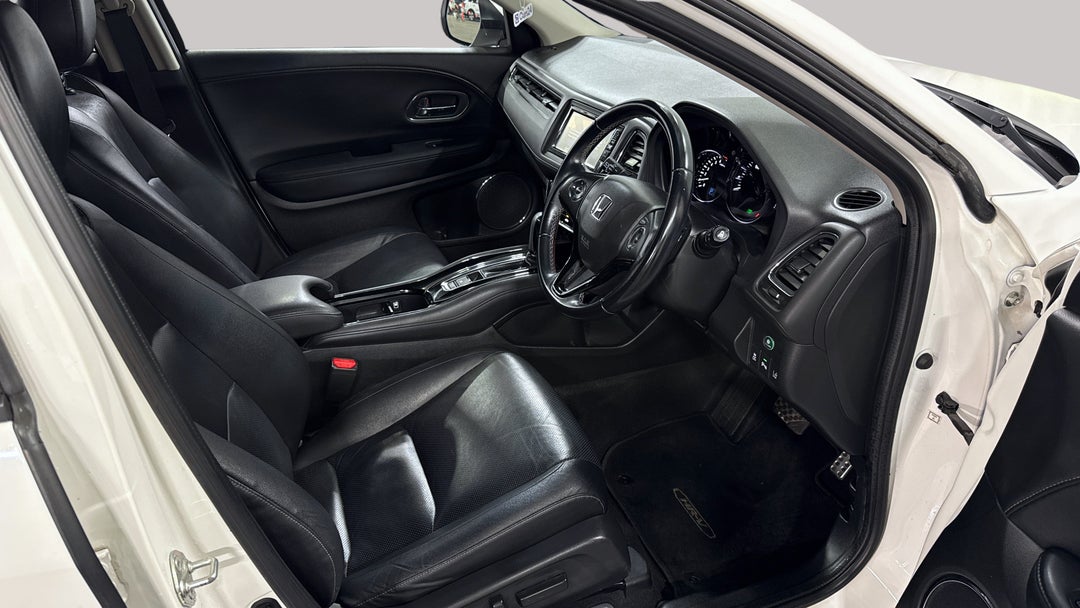 2019 Honda HR-V Vti-lx, Automatic, 94458 km, Right Side Front Door Cabin View