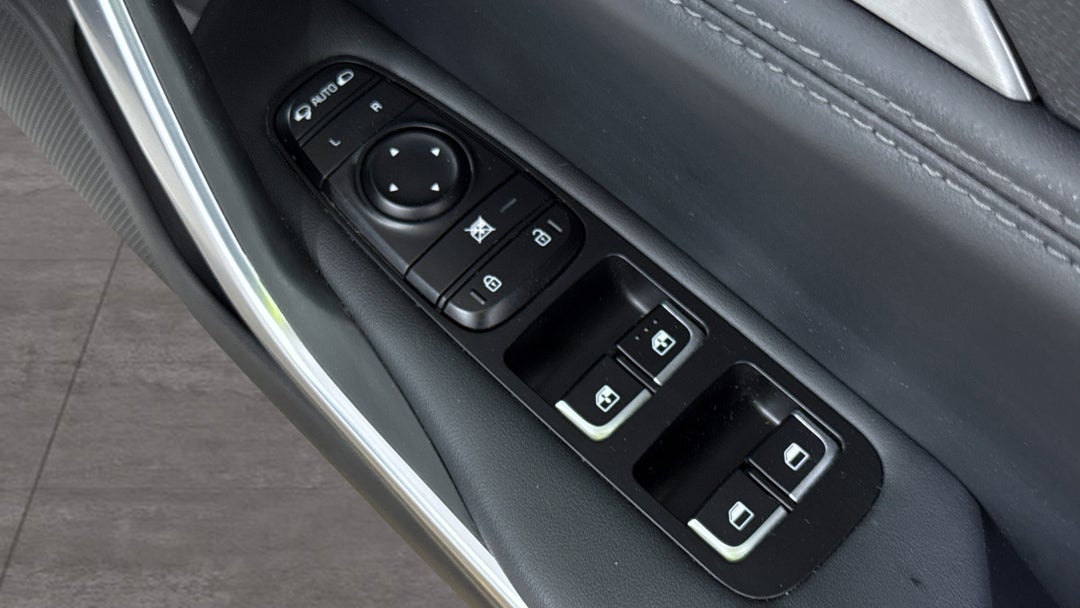 2019 Kia Stinger Gt (black Leather), Automatic, 141621 km, Drivers Side Door Panel Controls