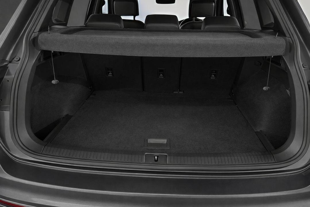 2019 Volkswagen Tiguan 132 Tsi R-line Edition, Automatic, 73872 km, Boot Inside View