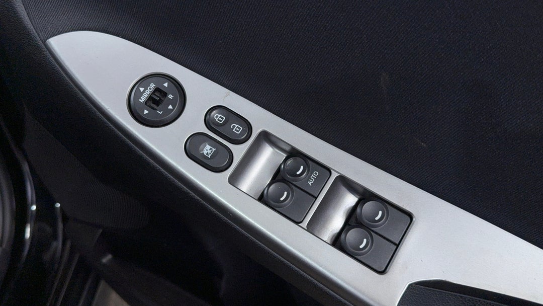 2018 Hyundai Accent Sport, Automatic, 121604 km, Drivers Side Door Panel Controls