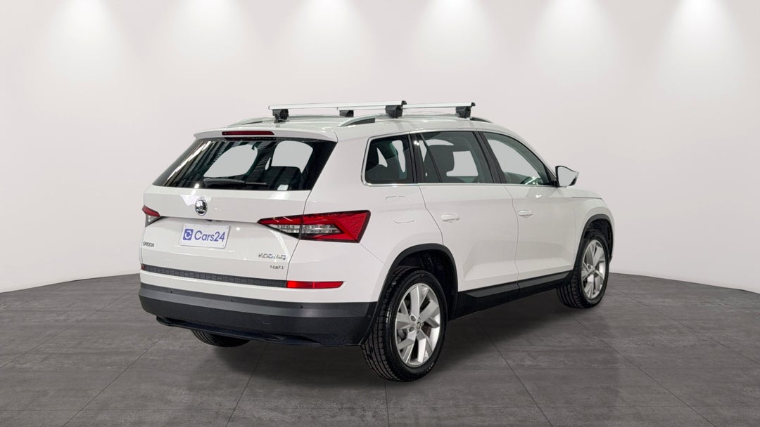 Right Back Diagonal (45- Degree) View