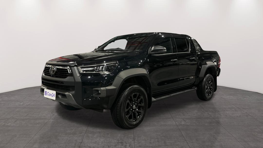 2024 Toyota Hilux Rogue 48v (4x4), Automatic, 9767 km, Left Front Diagonal (45- Degree) View