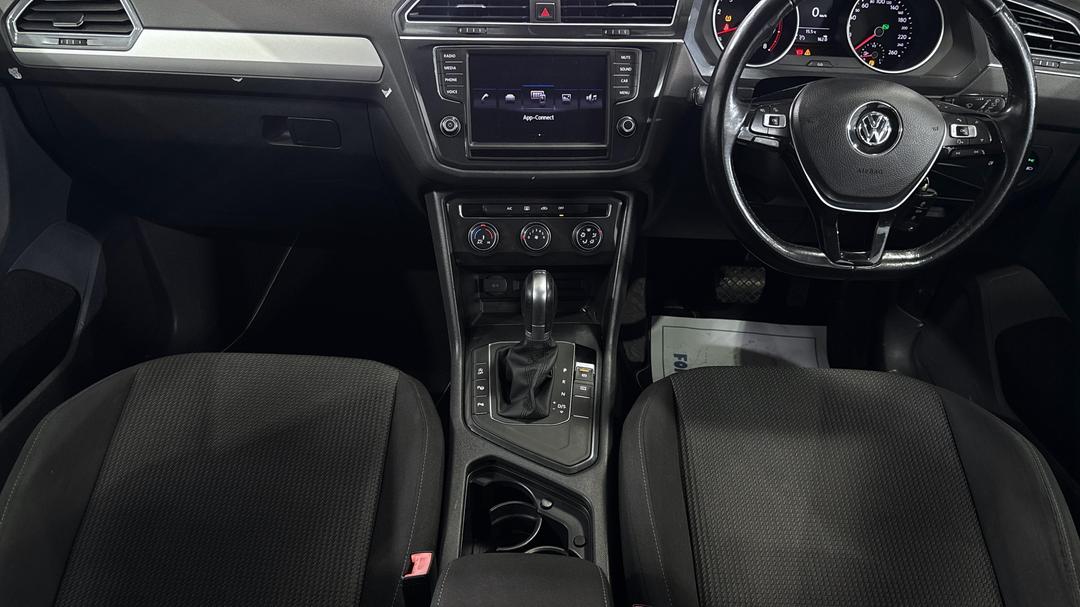 2017 Volkswagen Tiguan 110 Tsi Trendline, Automatic, 130272 km, Center Console