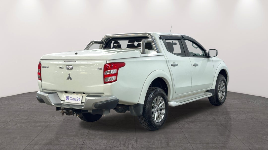 Right Back Diagonal (45- Degree) View