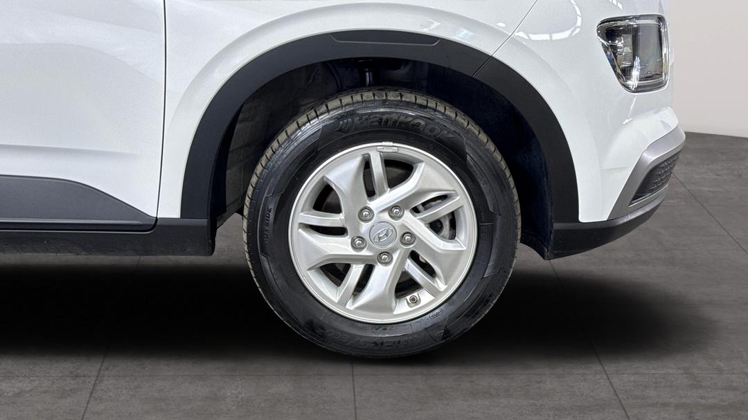 2025 Hyundai Venue Venue, Automatic, 26493 km, Right Front Wheel