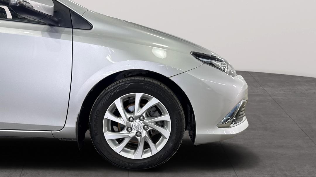 2016 Toyota Corolla Ascent Sport, Automatic, 99569 km, Right Front Wheel