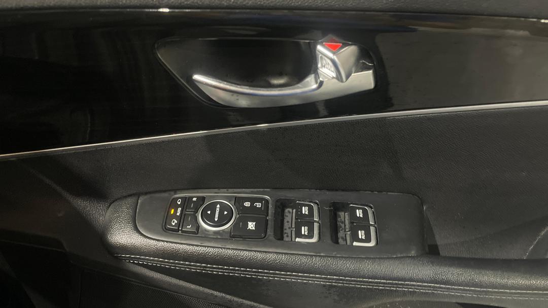2019 Kia Sorento Si (4x2), Automatic, 113960 km, Drivers Side Door Panel Controls