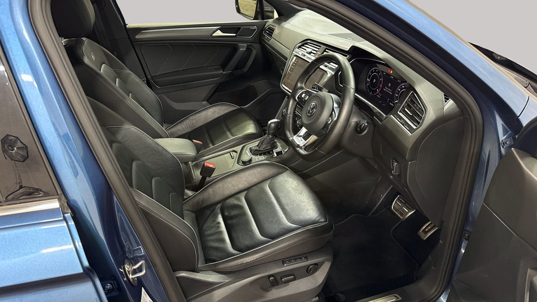2018 Volkswagen Tiguan Allspace 162 Tsi Highline, Automatic, 82568 km, Right Side Front Door Cabin View