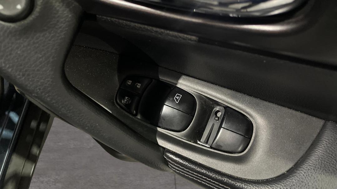 2016 Nissan X-trail St (4x4), Automatic, 111645 km, Drivers Side Door Panel Controls