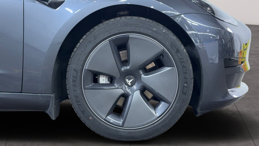 2021 Tesla Model 3 Standard Range Plus Rwd, Automatic, 69921 km, Right Front Wheel