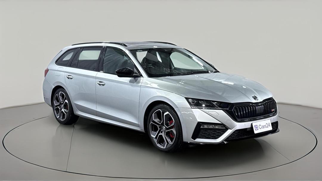 2020 SKODA Octavia Rs, Automatic, 114808 km, Right Front Diagonal (45- Degree) View