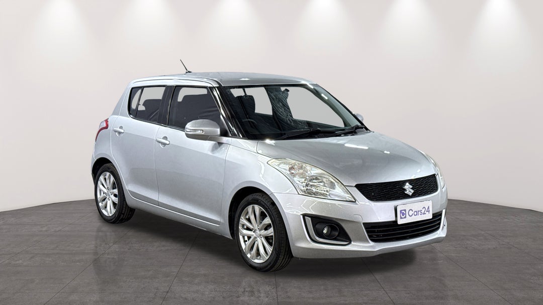 2015 Suzuki Swift Gl Navigator, Automatic, 64729 km, Right Front Diagonal (45- Degree) View