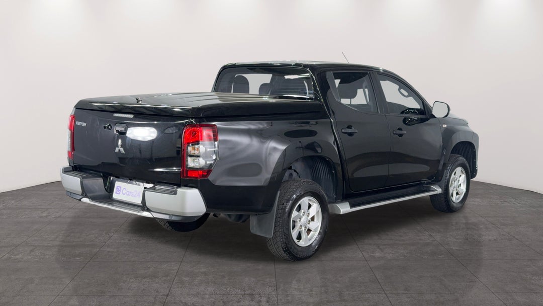 Right Back Diagonal (45- Degree) View