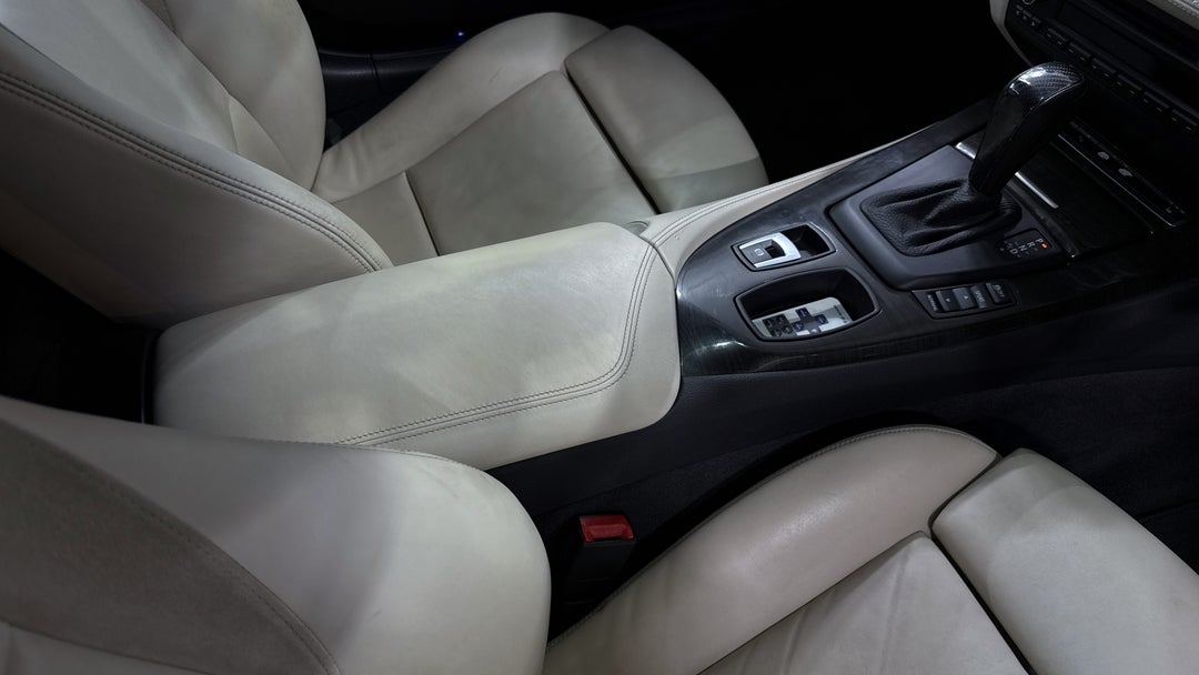 2011 BMW Z4 sDrive 23i, Automatic, 83315 km, Center Console