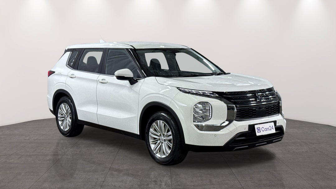 2023 Mitsubishi Outlander Es 7 Seat (2WD), Automatic, 52062 km, Right Front Diagonal (45- Degree) View