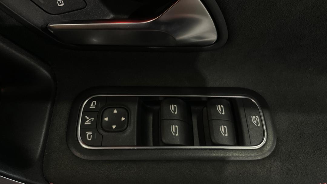 2021 Mercedes-benz A180 A180, Automatic, 42526 km, Drivers Side Door Panel Controls