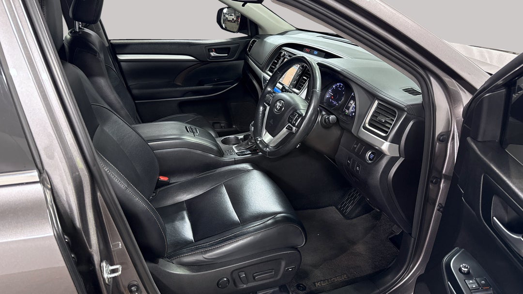 2018 Toyota Kluger Gxl (4x4), Automatic, 92363 km, Right Side Front Door Cabin View