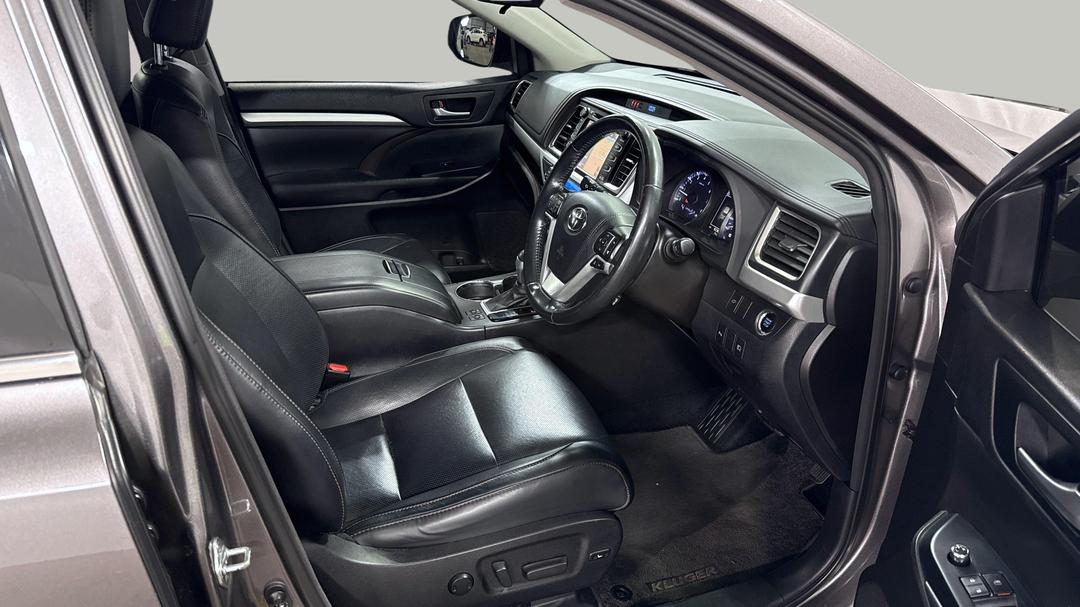2018 Toyota Kluger Gxl (4x4), Automatic, 92363 km, Right Side Front Door Cabin View