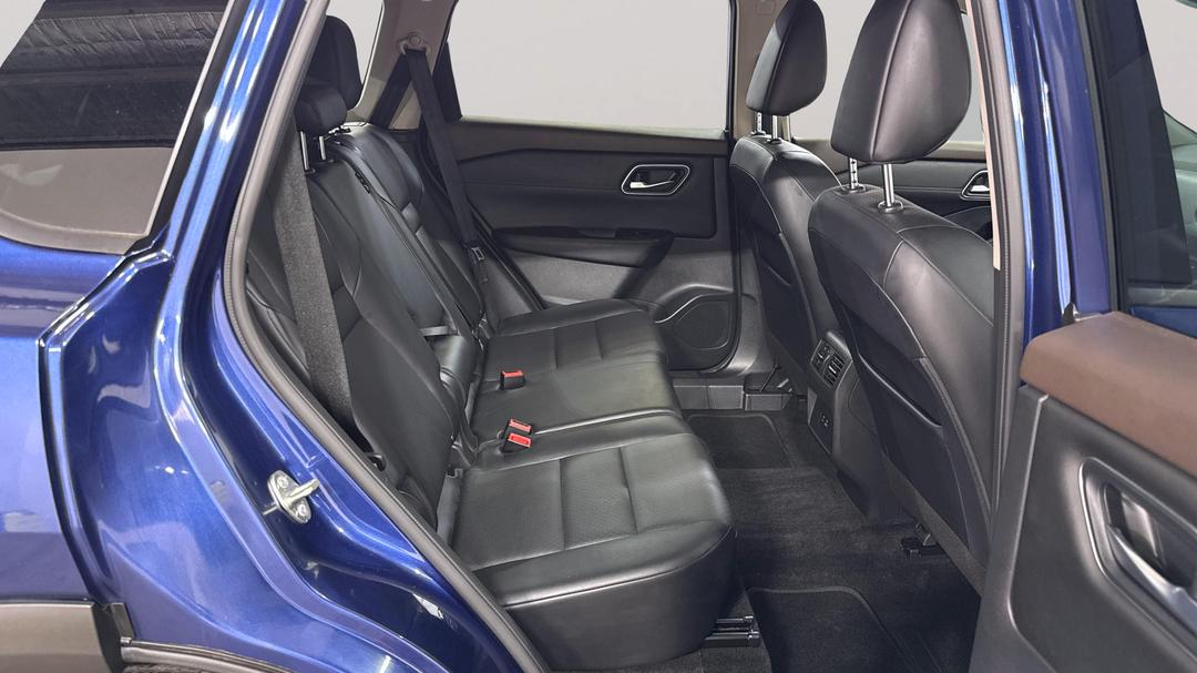 2023 Nissan X-trail St-l (4WD) E-power (hybrid), Automatic, 11977 km, Right Side Rear Door Cabin View