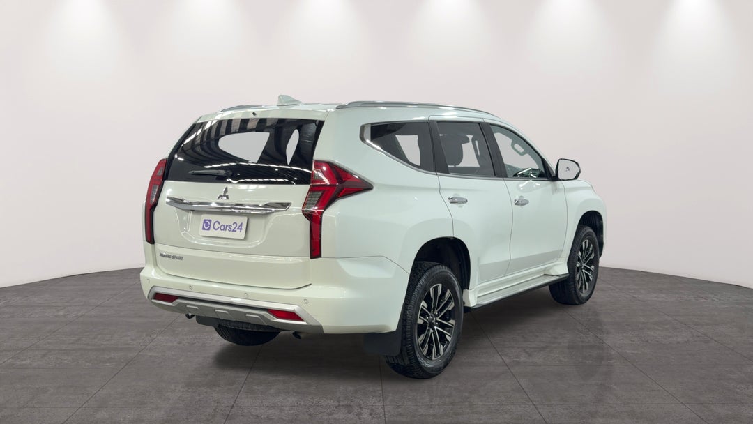 Right Back Diagonal (45- Degree) View