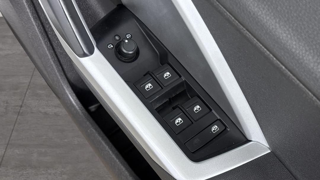 2020 Audi Q3 35 Tfsi, Automatic, 38440 km, Drivers Side Door Panel Controls