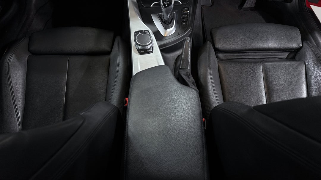 2017 BMW 420i M Sport, Automatic, 76757 km, Center Console