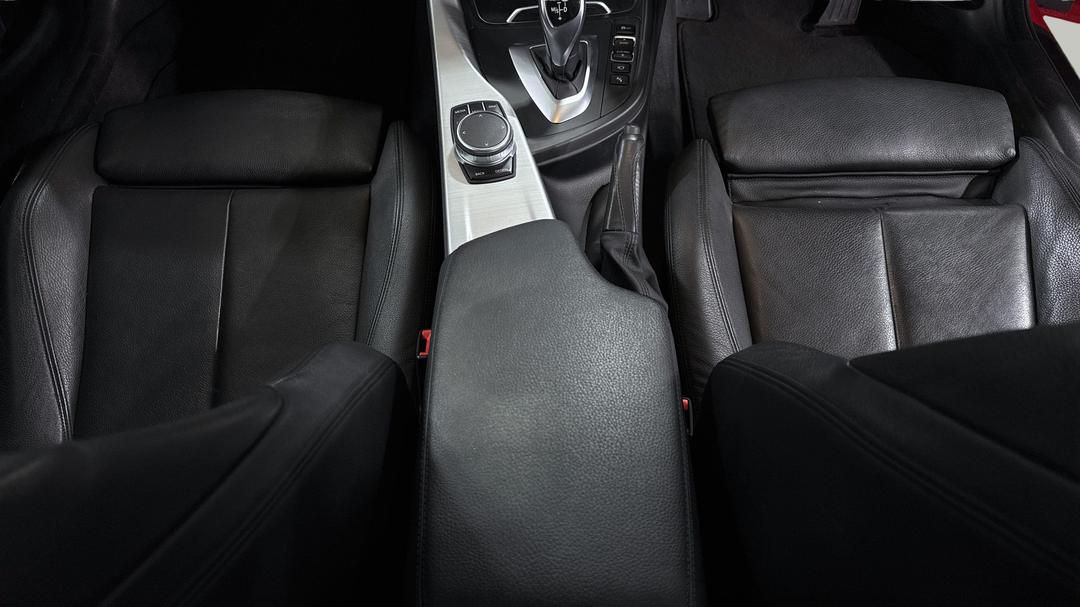2017 BMW 4 20i M Sport, Automatic, 76757 km, Center Console