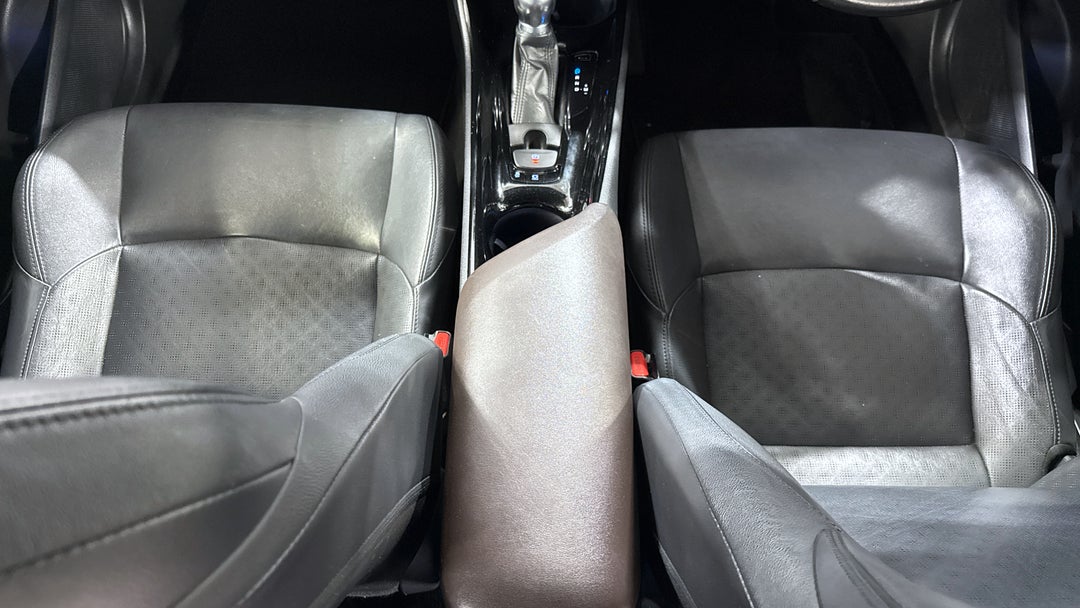 2017 Toyota C-HR Koba (AWD), Automatic, 107892 km, Center Console