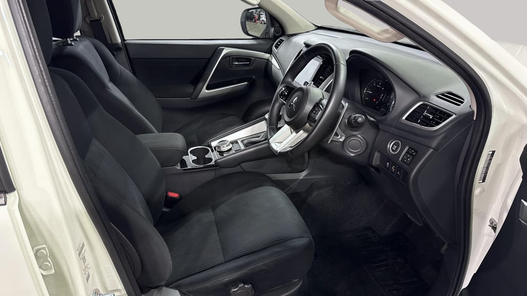 2024 Mitsubishi Pajero Sport Gls (4WD) 7 Seat, Automatic, 38484 km, Right Side Front Door Cabin View