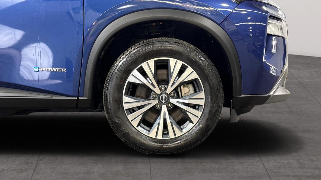 2023 Nissan X-trail St-l (4WD) E-power (hybrid), Automatic, 11977 km, Right Front Wheel