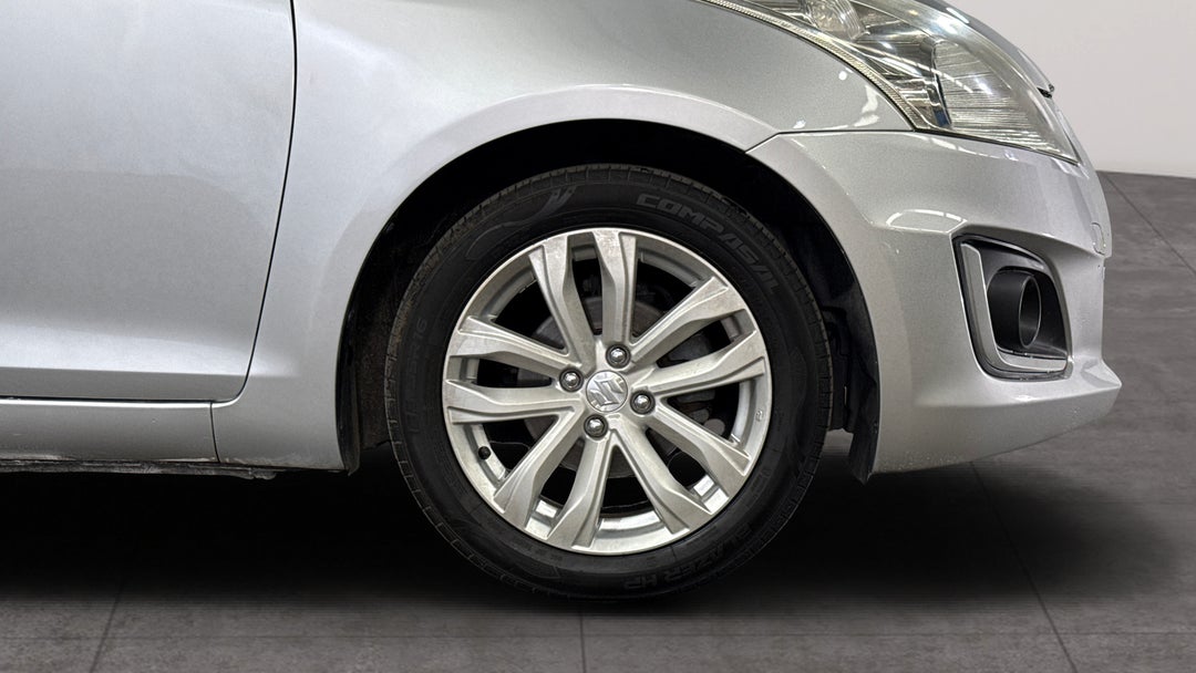 2015 Suzuki Swift Gl Navigator, Automatic, 64729 km, Right Front Wheel