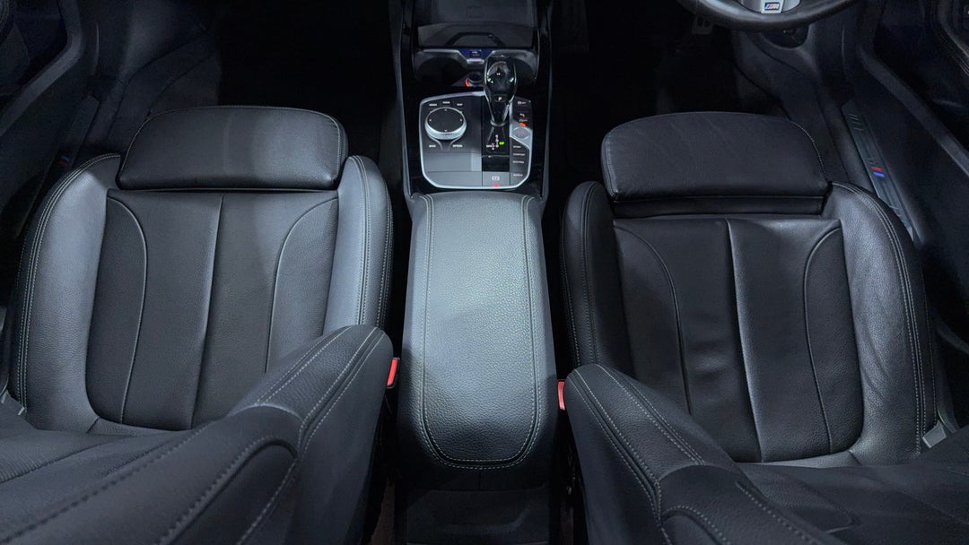 2020 BMW 1 18i M Sport, Automatic, 33346 km, Center Console