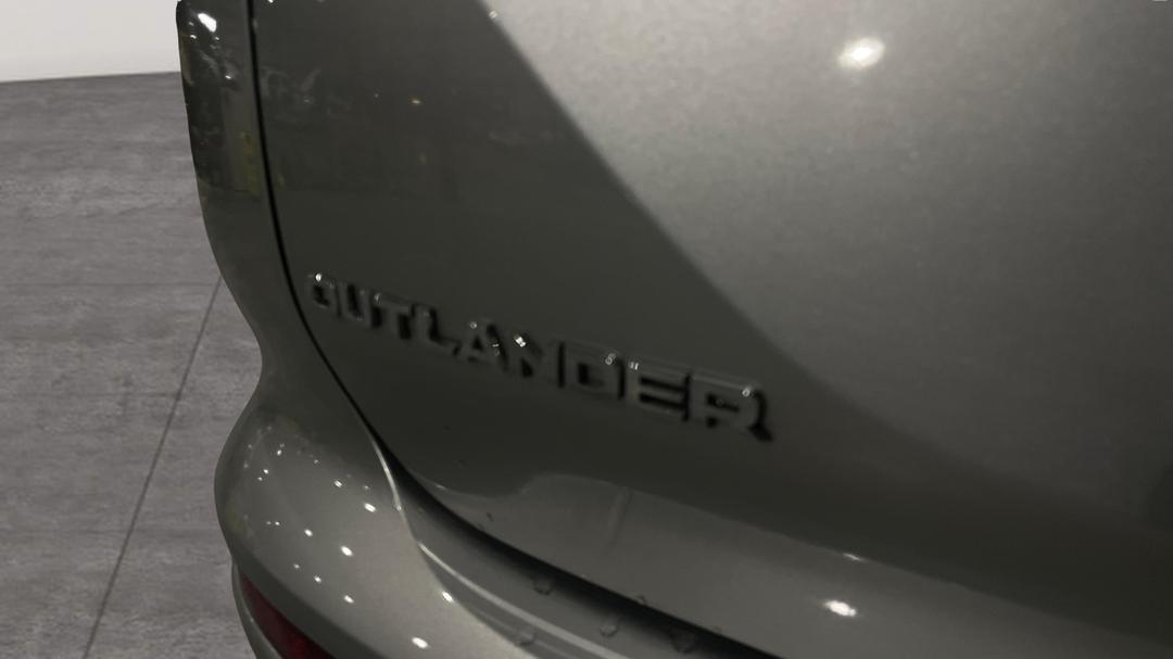 2024 Mitsubishi Outlander Es 5 Seat (2WD), Automatic, 56702 km, Badge (Boot Left Side)