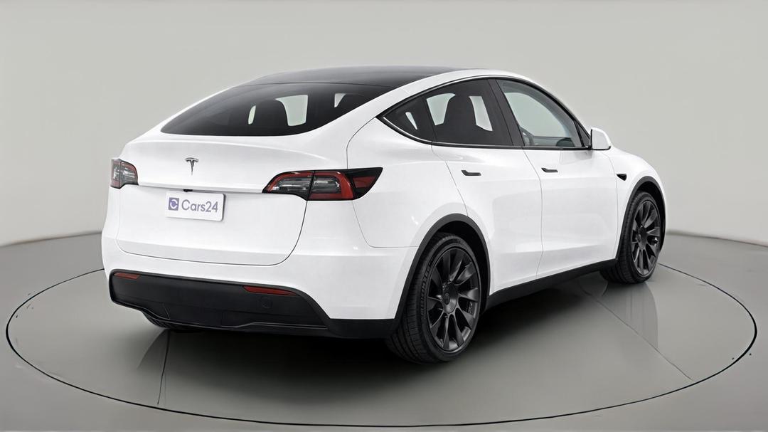 2024 Tesla Model Y Rear-wheel Drive, Automatic, 6383 km, Right Back Diagonal (45- Degree) View
