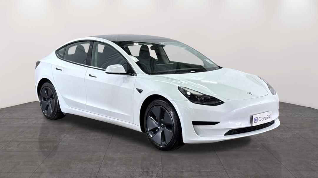 2022 Tesla Model 3 Rear-wheel Drive, Automatic, 43842 km, Right Front Diagonal (45- Degree) View